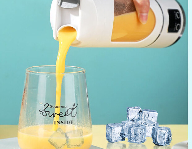 Tumbla Go pouring a blended drink over ice