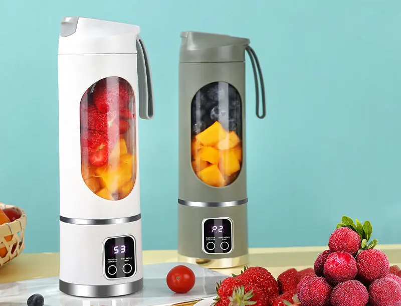 Tumbla Go 450ml blenders in white and green filled with fruit